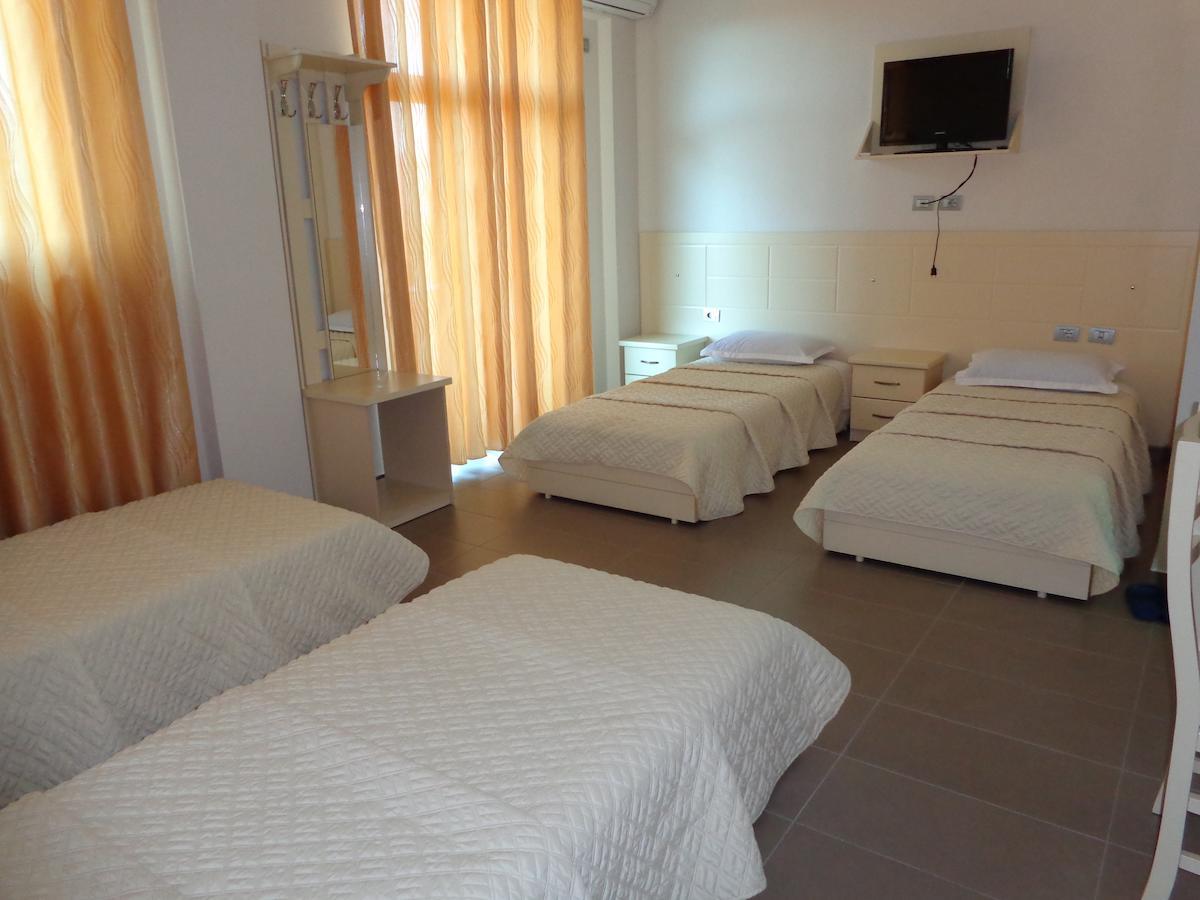 Hotel Piazza Peshkopi Zimmer foto